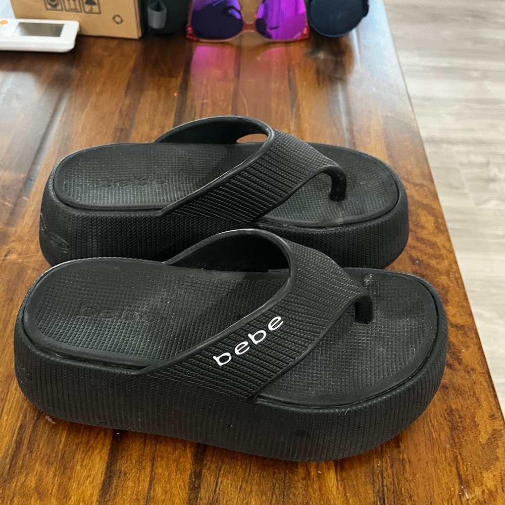 bebe Black Platform Flip Flop Sandals with Logo Strap